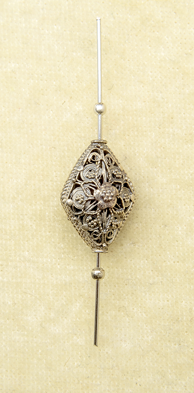 Nancy Chase's Hand Chain Bracelet - , Contemporary Wire Jewelry, Wire Wrapping, Wrapping, Wire Wrapping Jewelry, Thread one small silver bead